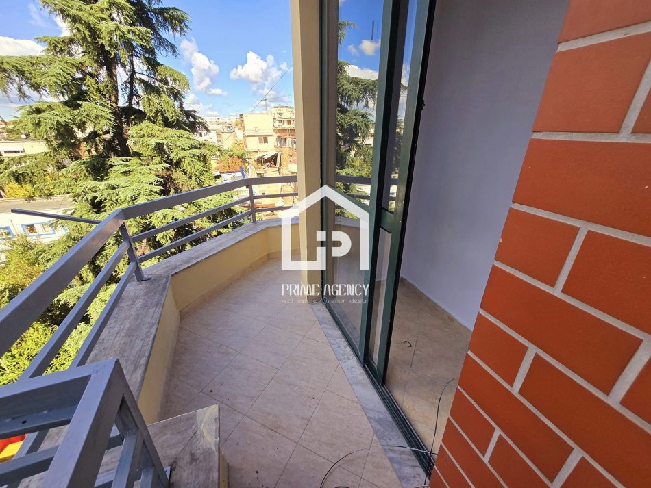 SHITET APARTAMENT 1+1/21 Dhjetori/ Pranë Market Joena