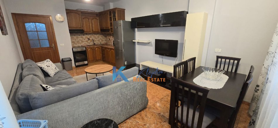 Tirane, jap me qera apartament 1+1+Ballkon Kati 7, 55 m² 50.000 € (Ish Parku i Autobuzave)