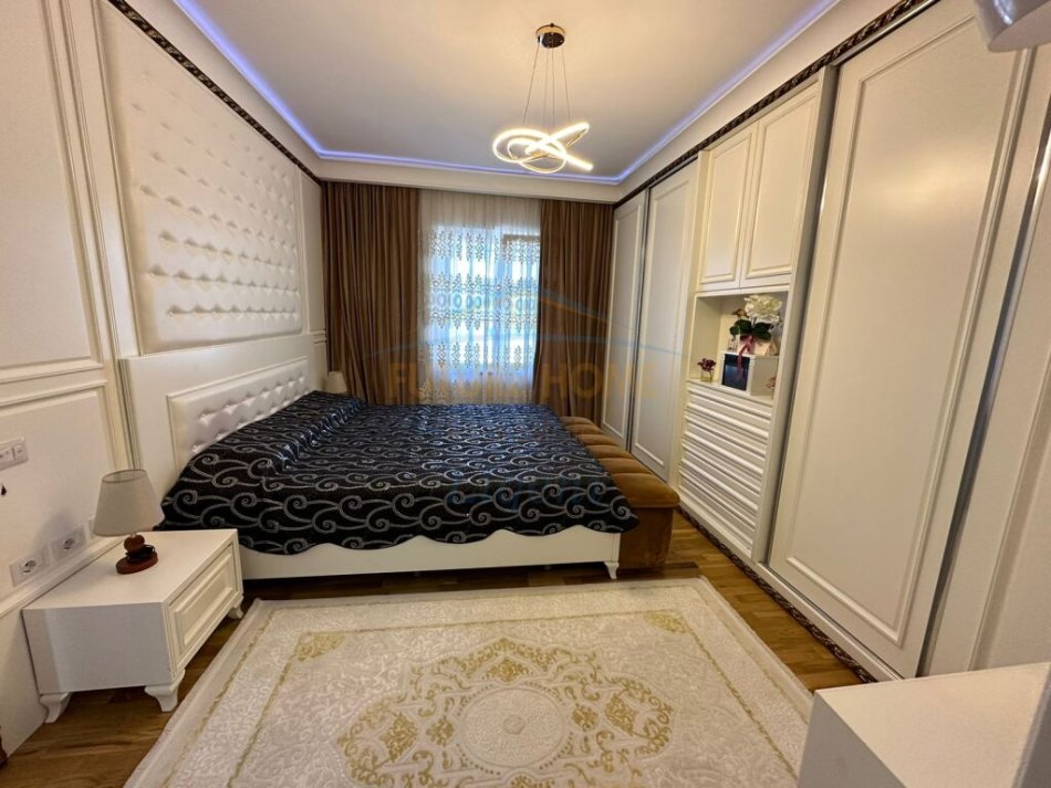 Tirane, shitet apartament 3+1+Ballkon Kati 3, 123 m² 270.000 € (Kopshti Botanik)