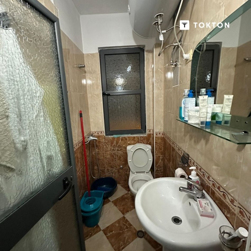 Tirane, shitet apartament 1+1 Kati 2, 37 m² 60.000 € (Rruga 5 Maji, Tiranë, TT 1472)
