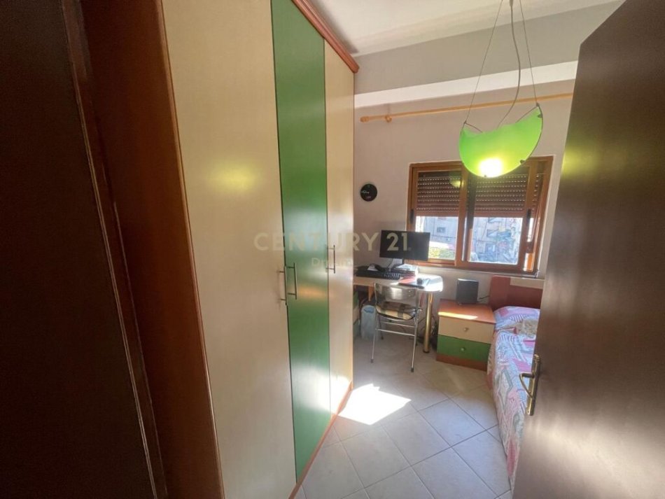Tirane, shes apartament 3+1 Kati 5, 80 m² 110.000 € (Rruga Bardhyl)