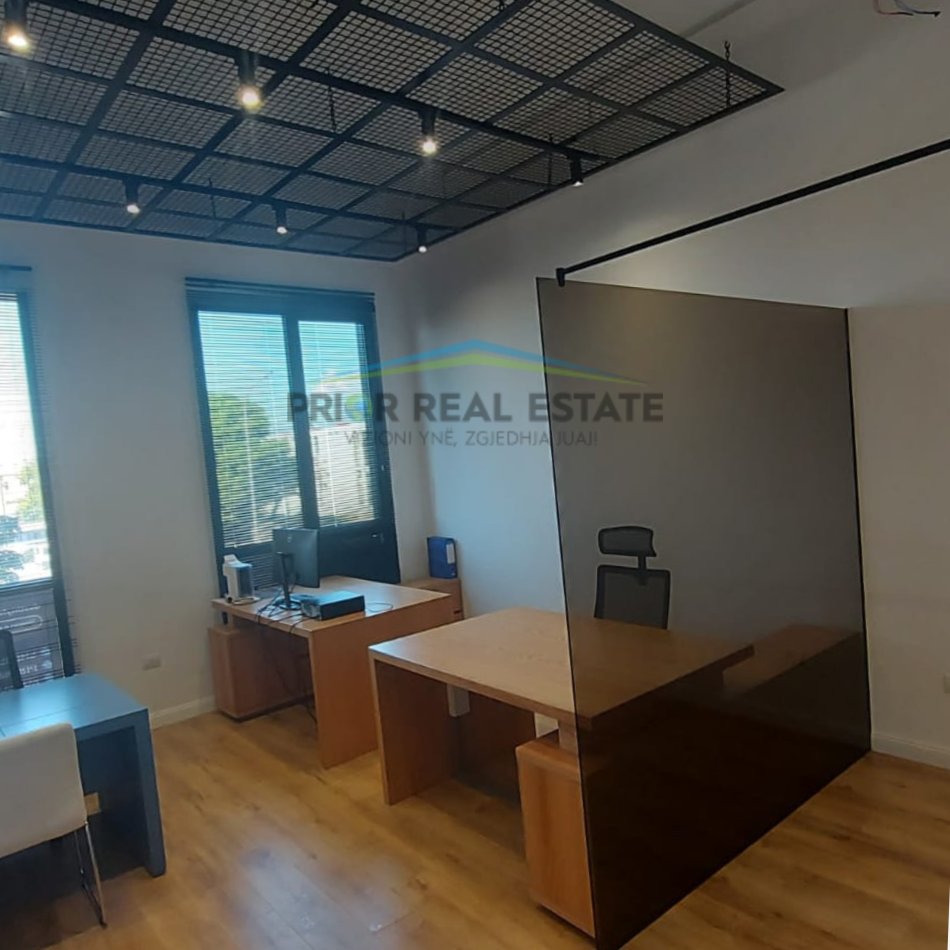 Tirane, shitet zyre Kati 1, 42 m² 126.600 € (Rruga Kongresi I Manastirit)