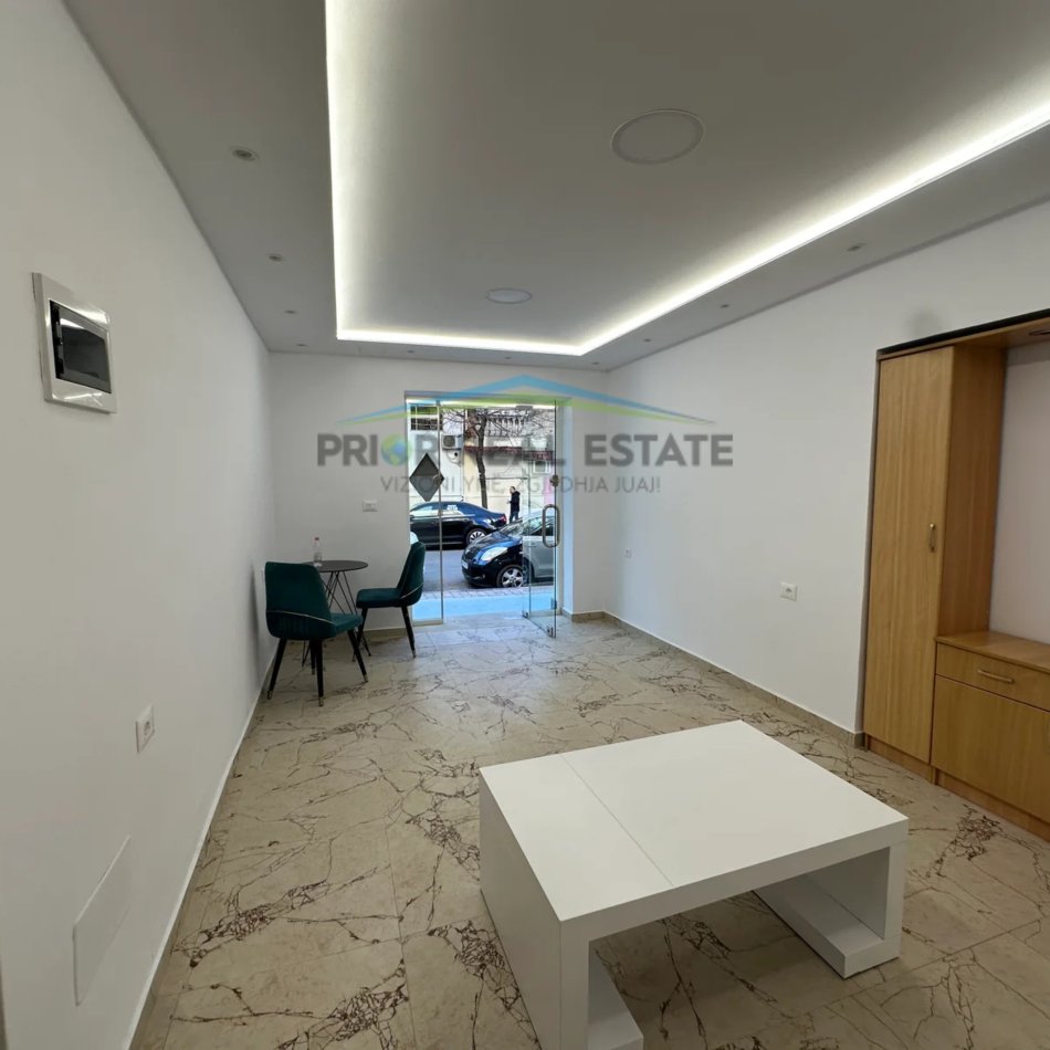 Tirane, shitet ambjent biznesi Kati 0, 80 m² 430.000 € (21 Dhjetori)
