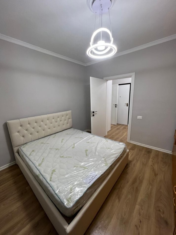 Tirane, jepet me qera apartament 1+1 Kati 7, 71 m² 700 € (Komuna e Parisit)