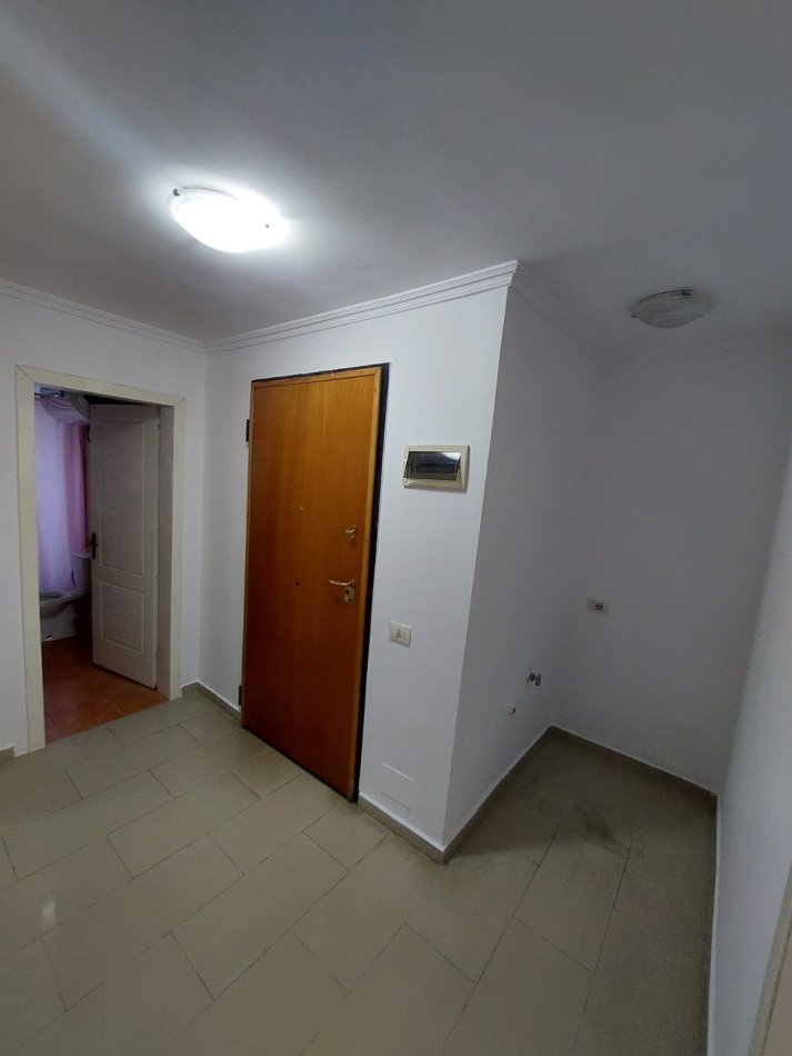 Tirane, shitet apartament 2+1 Kati 2, 75 m² 188.000 € (Rruga e Kavajes)