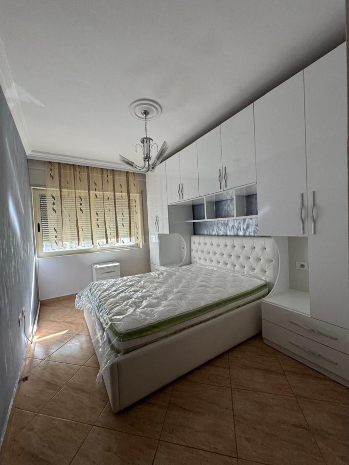 Tirane, jepet me qera apartament 1+1 Kati 3, 50 m² 550 € (Rruga e Kavajes)