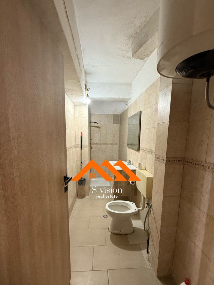 Durres, jepet me qera apartament 3+1+2 banjo+Ballkon + post parkimi Kati 1, 120 m² 800 € (Lagja 4 , Rr.Egnatia,te ish stacioni autobuzave te Shijakut)
