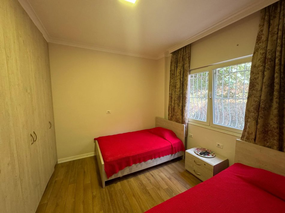 Tirane, jepet me qera apartament 2+1 , 91 m² 850 € (Liqeni i thate)