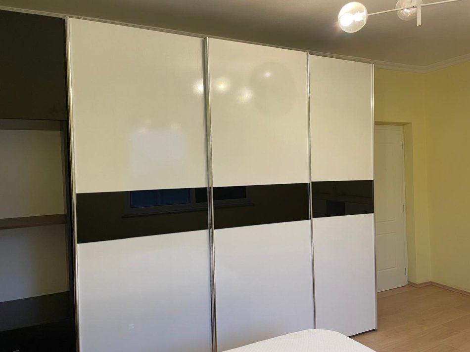 Tirane, jepet me qera apartament 1+1 , 57 m² 550 € (Pazari i Ri)