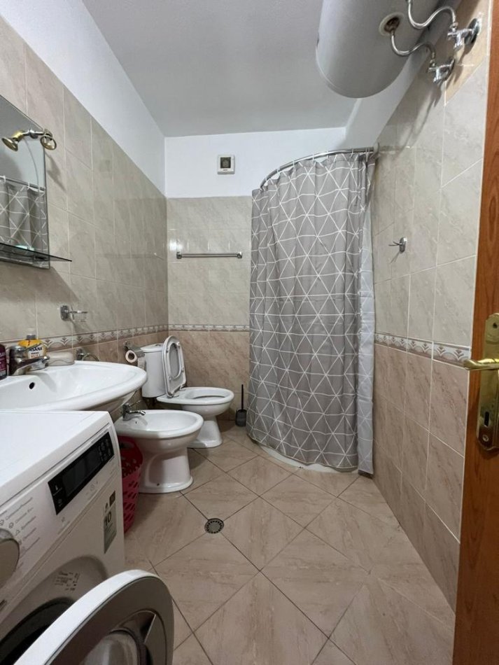 Tirane, shitet apartament 1+1+Ballkon , 66 m² 150.000 € (Pazari I Ri)