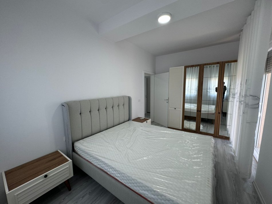 Tirane, shitet apartament 3+1+Ballkon , 142 m² 350.000 € (Liqeni i Thate)