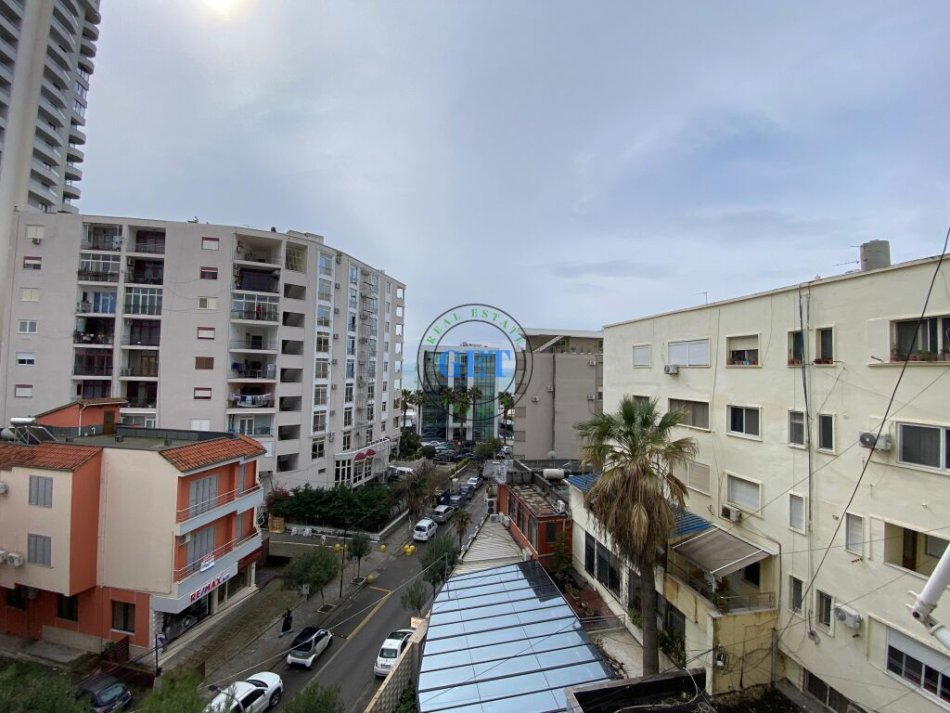 Durres, jepet me qera apartament 1+1+Ballkon Kati 4, 82 m² 450 € (Qira, Apartament 1+1, Pamje Deti, Ne Vollga, Durrës.)