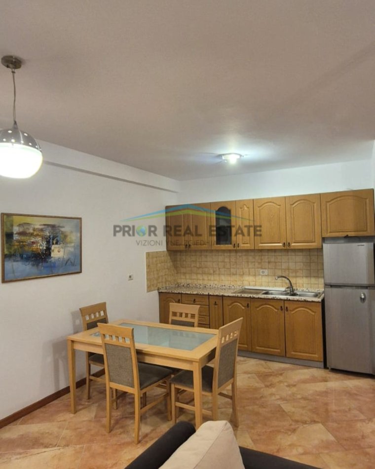 Tirane, jepet me qera zyre 3+1+2+Post Parkimi, Kati 3, 127 m² 1.400 € (Ekspozita)