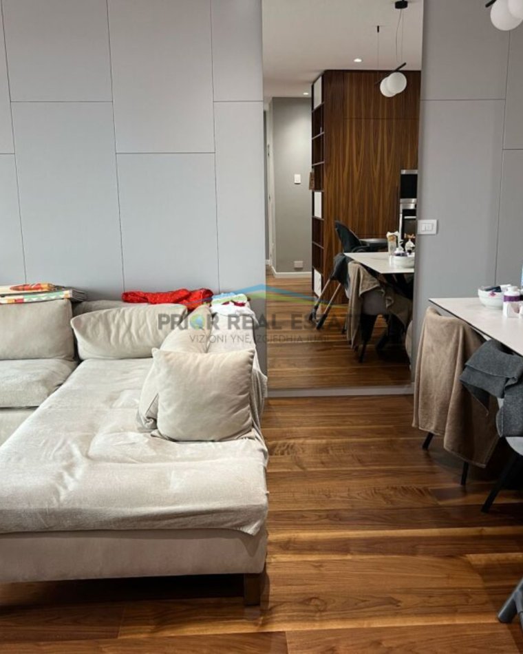 Tirane, jepet me qera apartament 3+1+Ballkon Kati 2, 152 m² 1.200 € (Foleja e Gjelber, 21 Dhjetori)