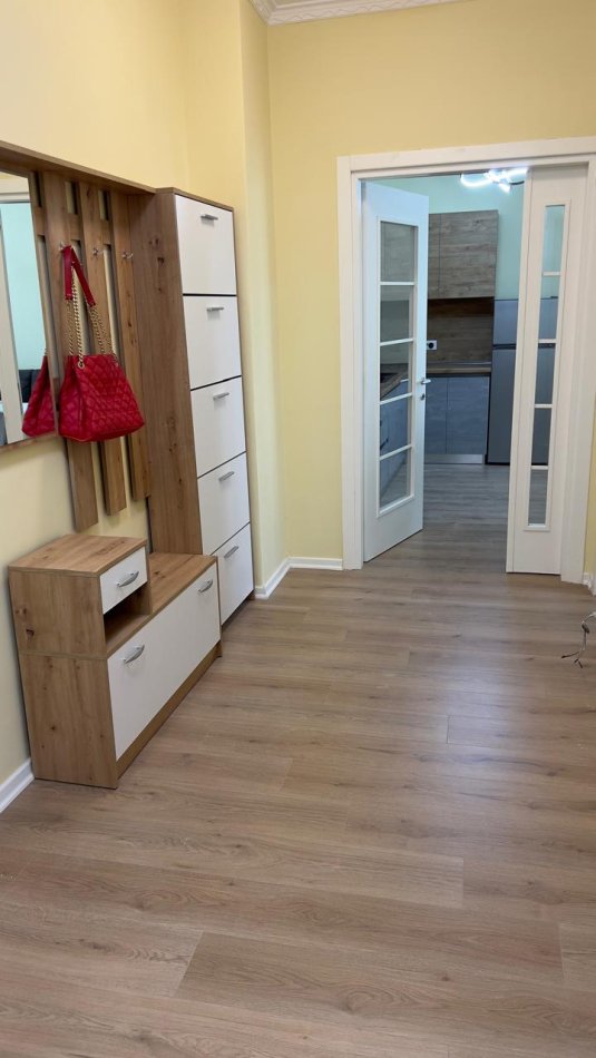 Tirane, jepet me qera apartament 2+1 Kati 4, 100 m² 550 € (Yzberisht)