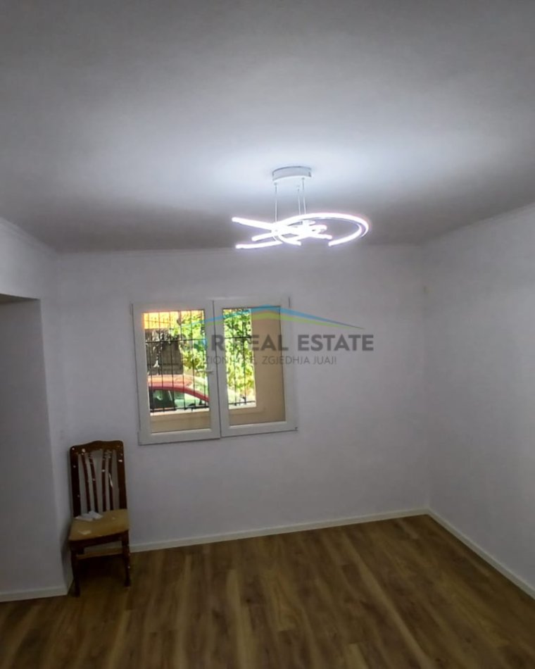 Tirane, shitet apartament 2+1 Kati 1, 70 m² 128.000 € (Tregu Elektrik)