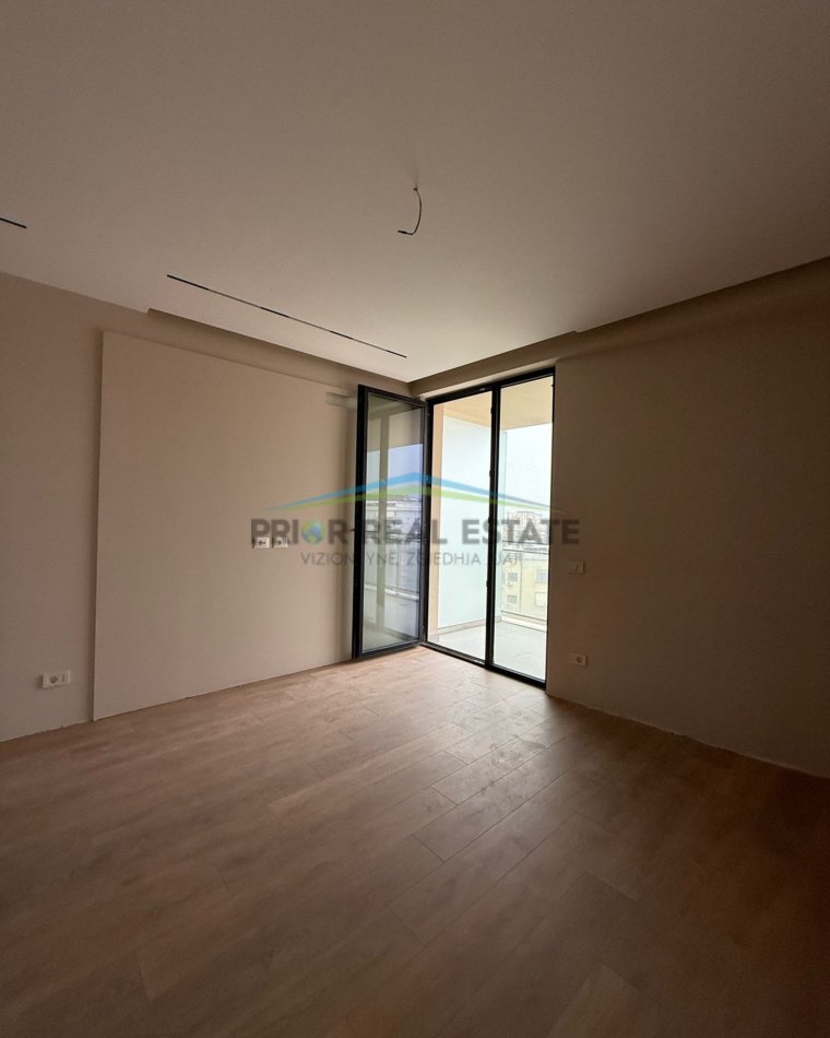 Tirane, jepet me qera apartament 2+1+Ballkon Kati 5, 104 m² 1.500 € (Mine Peza)
