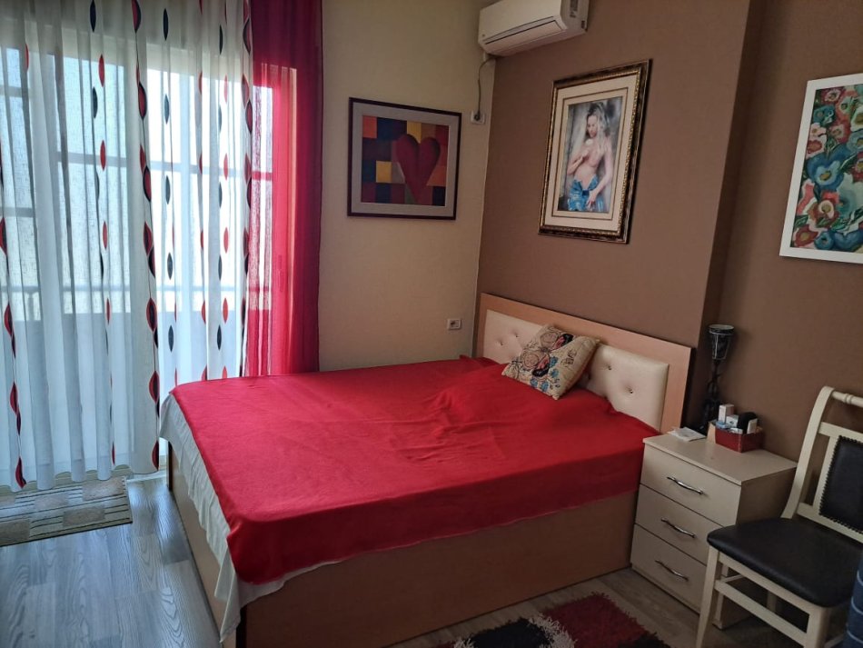 Tirane, shitet apartament 1+1 Kati 3, 64 m² 100.000 € (Fresk)
