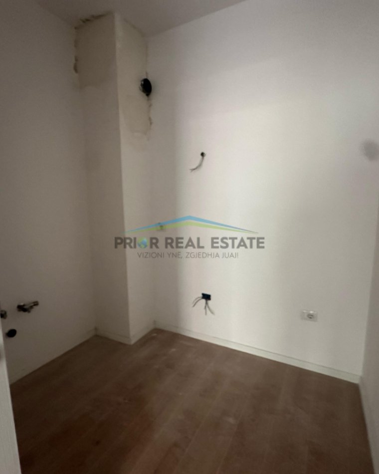 Tirane, shitet apartament 1+1+Ballkon Kati 3, 78 m² 195.000 € (Liqeni i Thate)