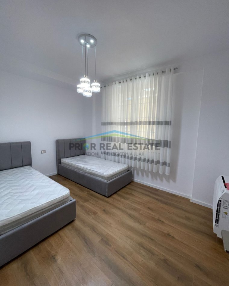 Tirane, jepet me qera apartament 2+1+Ballkon Kati 3, 80 m² 700 € (Ish Stacioni i Fundit i Tiranes se Re)