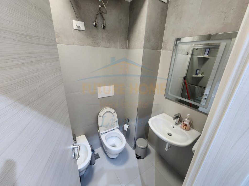 Tirane, jepet me qera apartament 1+1+Parkim, Kati 4, 70 m² 600 € (Unaza e Re, River Residence)