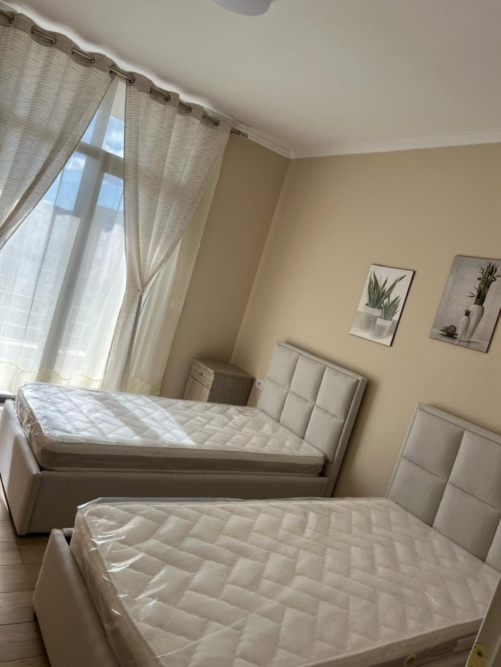 Tirane, jepet me qera apartament 1+1 Kati 4, 74 m² 600 € (Rruga e Dibres)