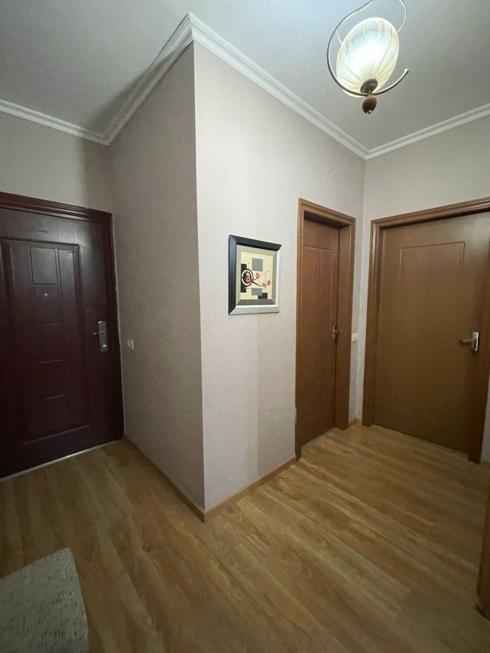 Tirane, jepet me qera apartament 2+1 Kati 4, 100 m² 450 € (Rruga Besim Alla)