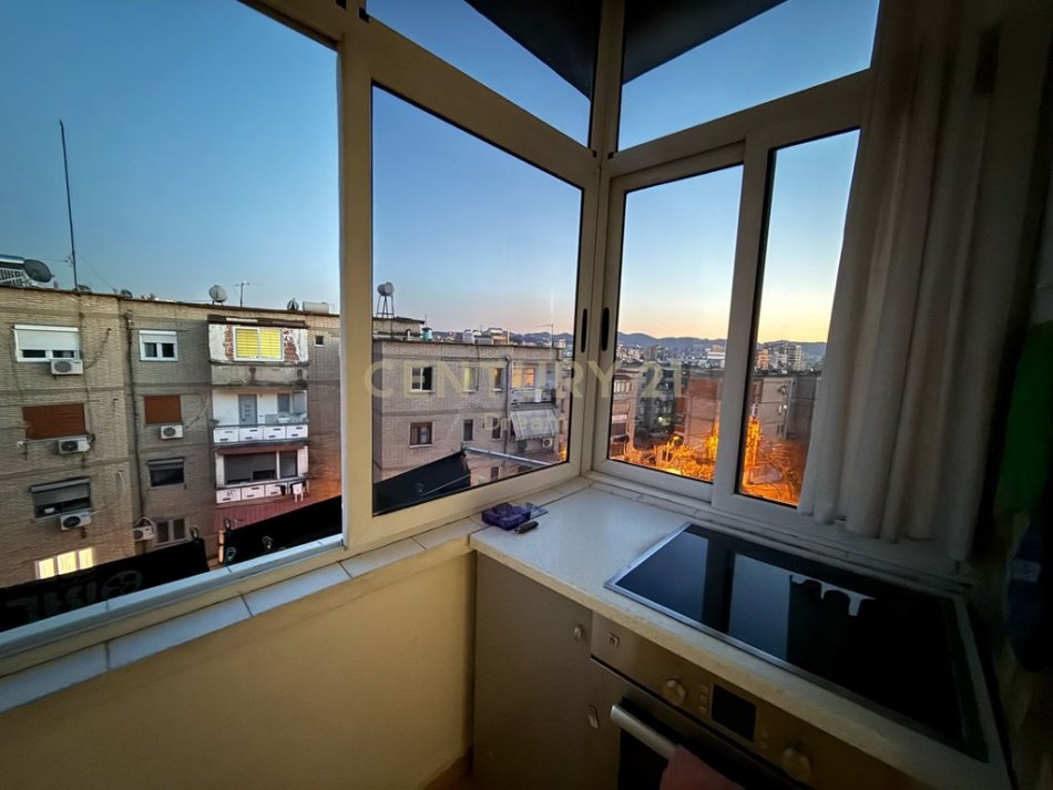 Tirane, shitet apartament 1+1 Kati 5, 51 m² 75.000 € (Ish-Profarma)