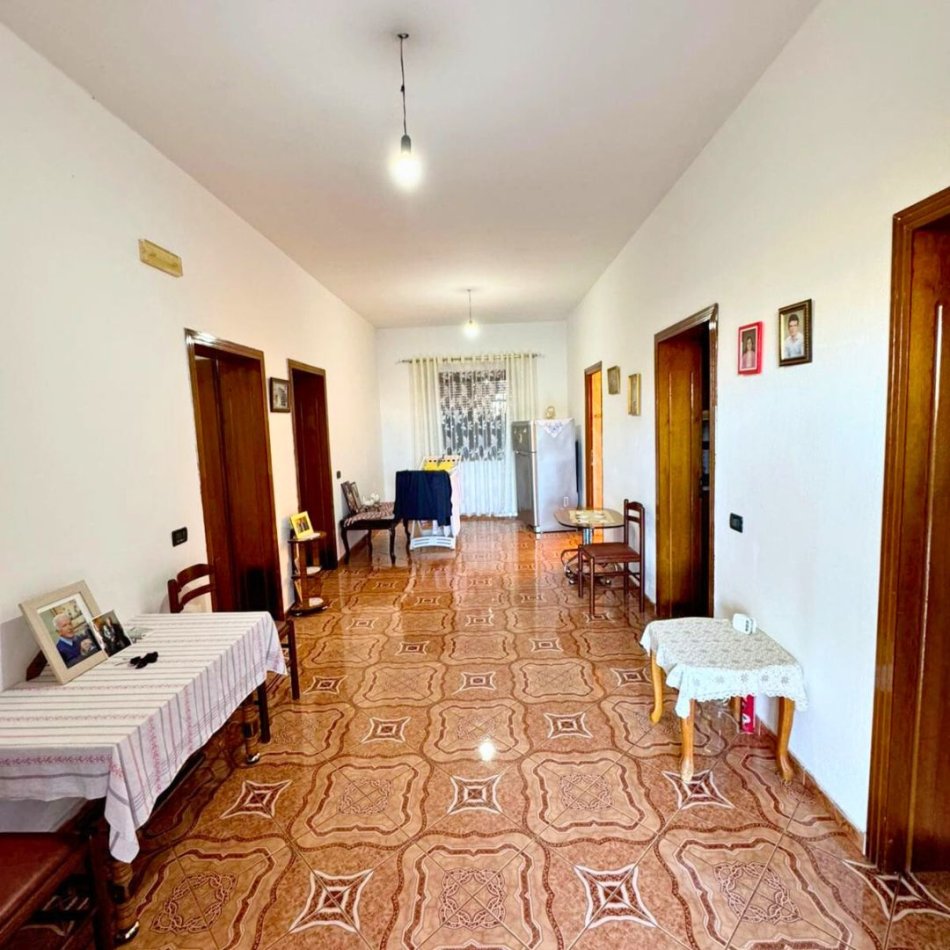Kavaje, shitet shtepi 4+1+Aneks+Ballkon Kati 2, 950 m² 139.000 € (Zona afer ish Prokurorise, Kavaje,)