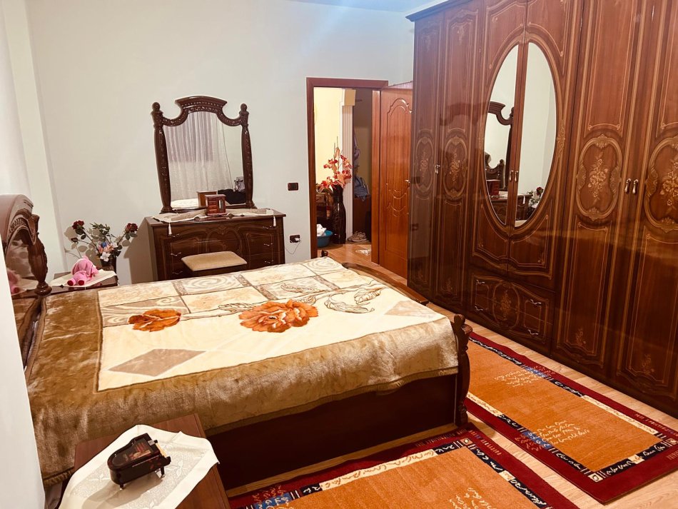 Tirane, jepet me qera apartament 2+1 Kati 2, 105 m² 500 € (Jordan Misja)