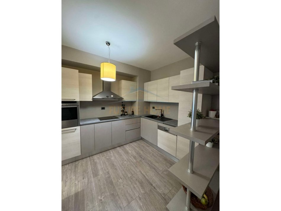 Tirane, jepet me qera apartament 2+1 Kati 5, 103 m² 1.500 € (Blloku)