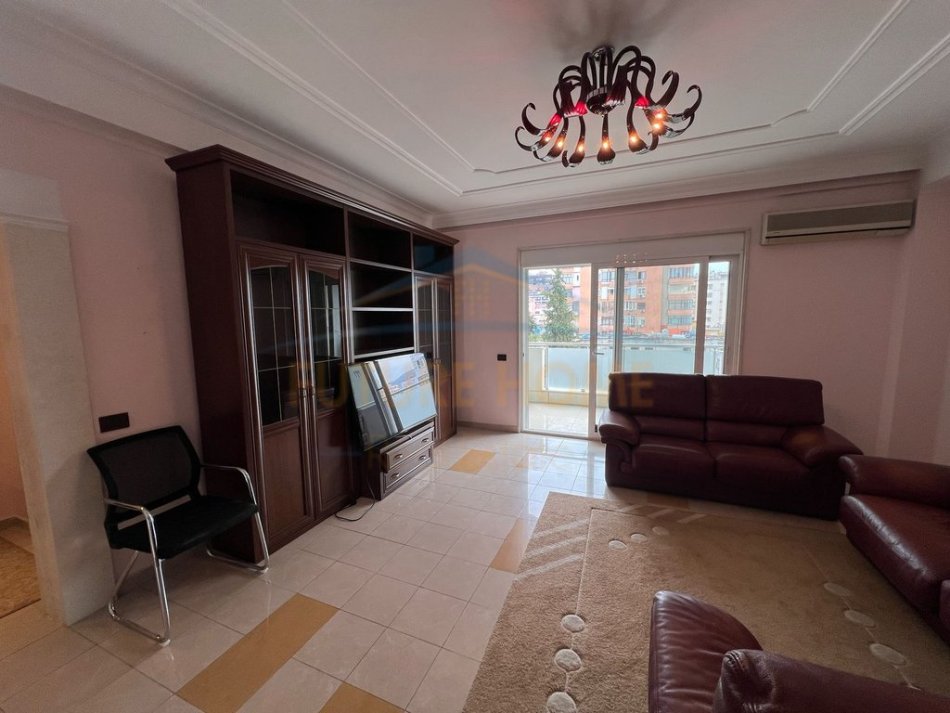 Tirane, jepet me qera apartament 2+1 Kati 6, 116 m² 1.100 € (Bllok)