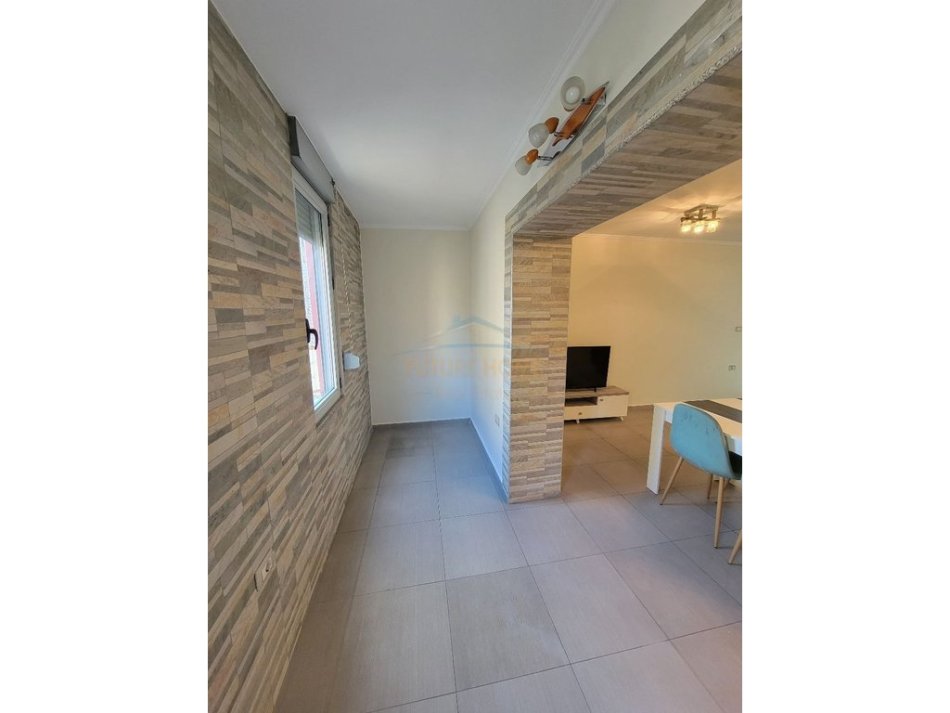 Tirane, jepet me qera apartament 1+1 Kati 3, 58 m² 450 € (Brryli)