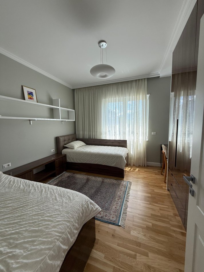 Tirane, jepet me qera apartament 2+1 Kati 2, 120 m² 1.600 € (TEG)