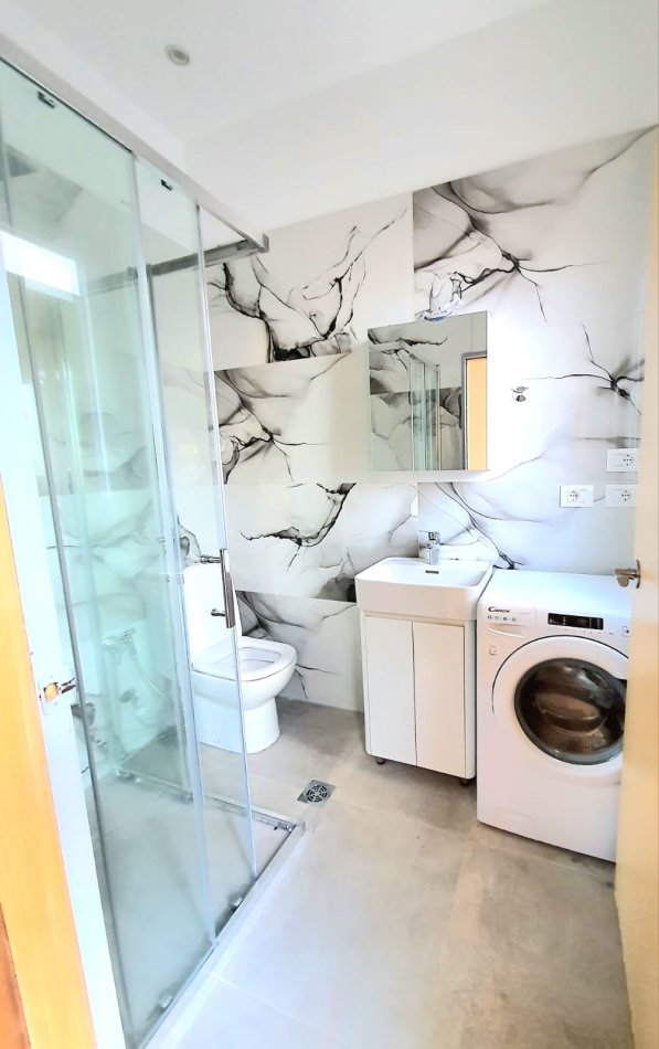 Tirane, jepet me qera apartament 2+1 Kati 3, 150 m² 650 € (Myslym Shyri)