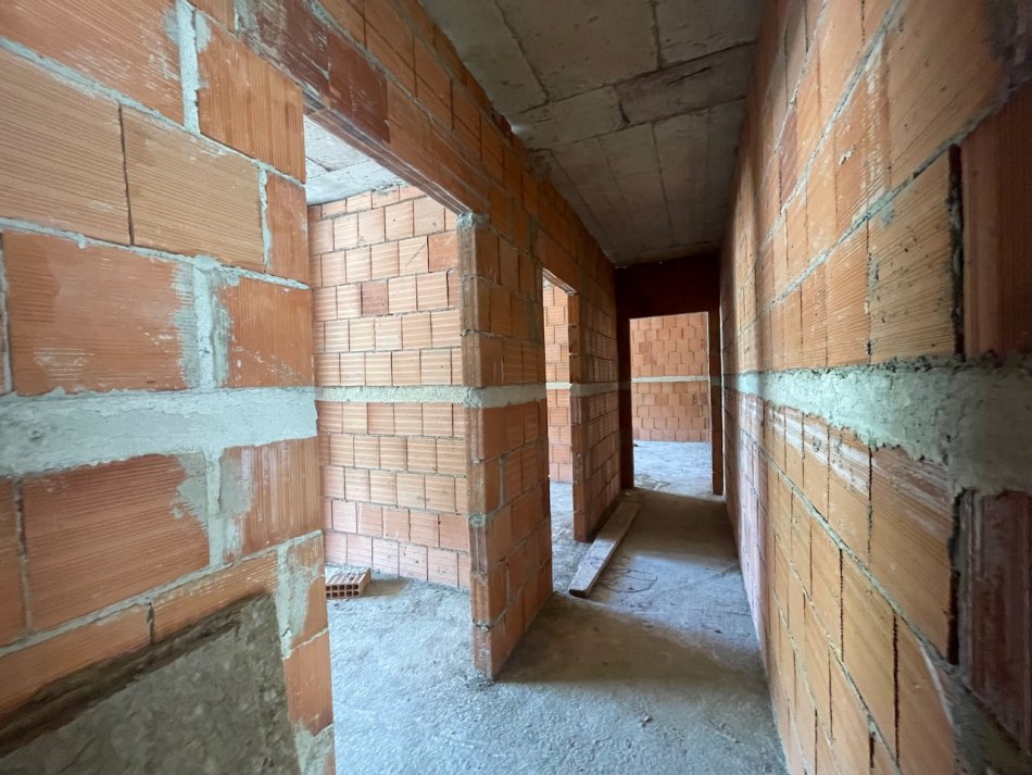 Tirane, shitet apartament 2+1+Ballkon Kati 3, 114 m² 270.000 € (Liqeni Thate)