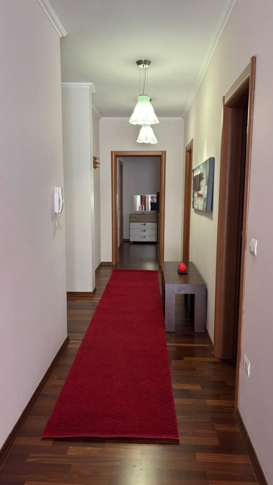 Tirane, jepet me qera apartament 2+1 Kati 3, 120 m² 1.200 € Ambasador 2