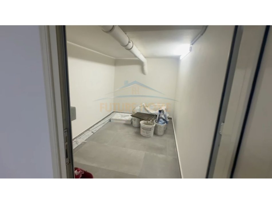 Tirane, shitet ambjent biznesi Kati 1, 130 m² (Rrugën Sulejman Delvina)