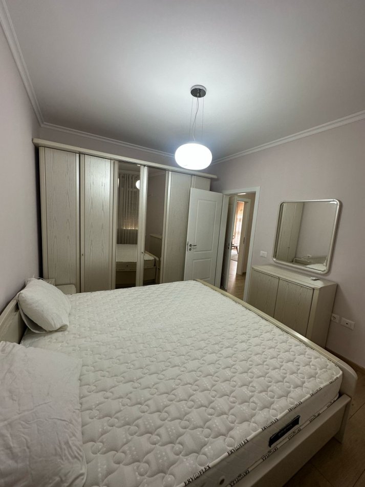Tirane, jepet me qera apartament 2+1 Kati 2, 122 m² 900 € (Kopshti Zoologjik)
