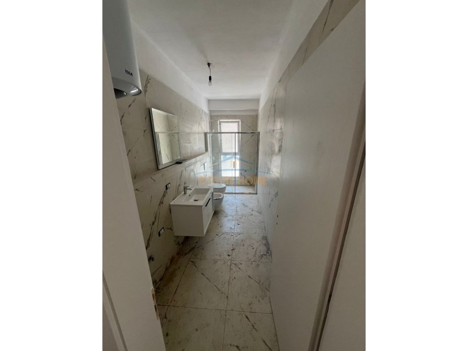 Tirane, jepet me qera apartament 1+1 Kati 2, 78 m² 400 € (Kompleksi Aura, Tiranë.)