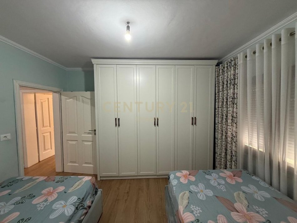 Tirane, jepet me qera apartament 2+1 Kati 5, 90 m² 600 € (oxhaku)