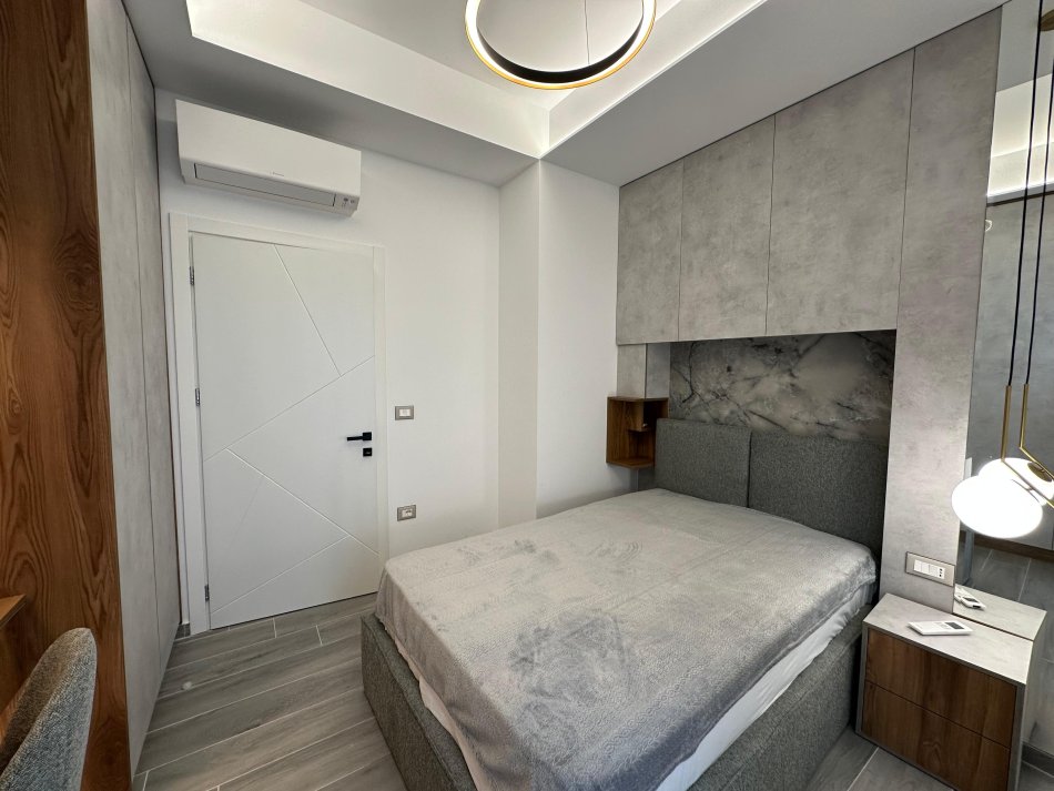 Tirane, jepet me qera apartament 2+1 Kati 5, 107 m² 1.000 € (Shkolla e Kuqe)