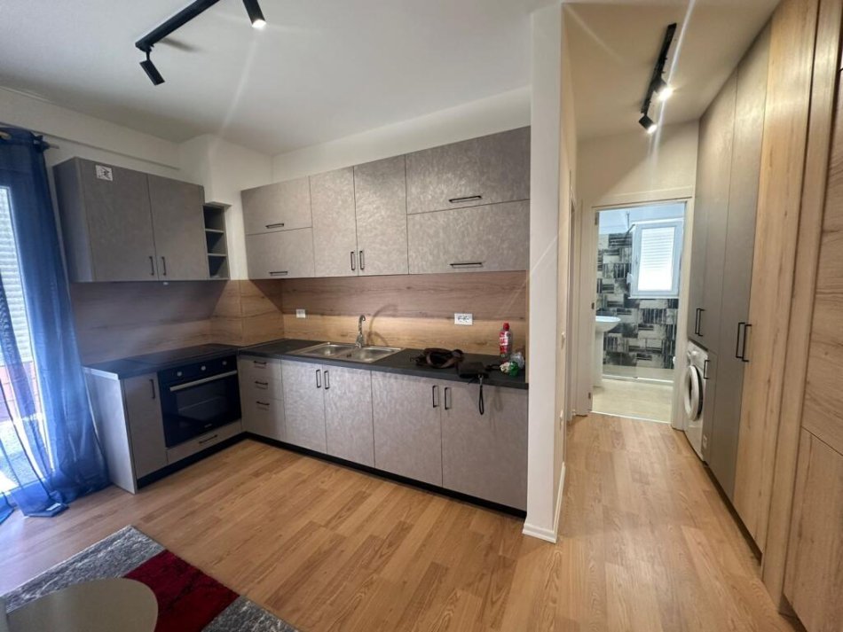 Tirane, jepet me qera apartament 1+1 , 70 m² 550 € 