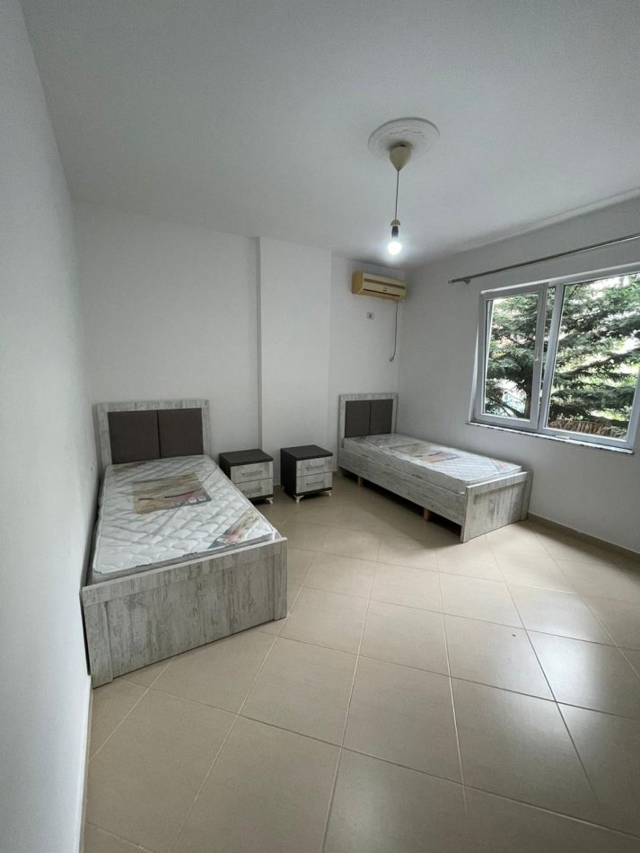 Tirane, jepet me qera apartament 2+1 , 85 m² 500 € 