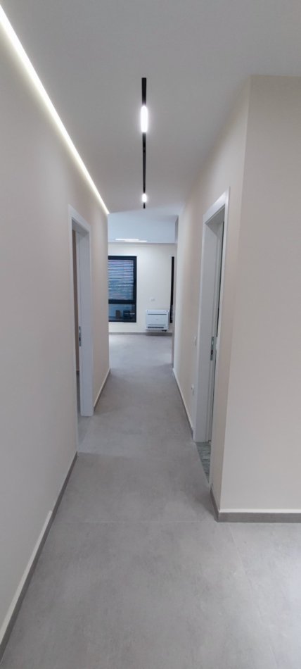 Tirane, jepet me qera apartament 2+1 , 105 m² 550 € 
