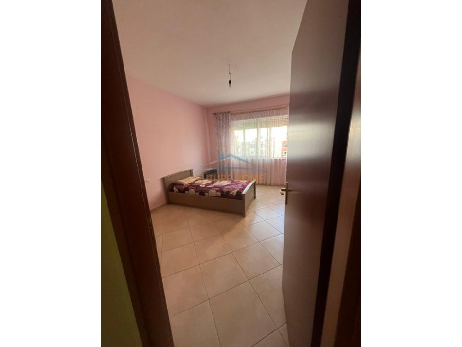 Tirane, jepet me qera apartament 2+1 Kati 2,