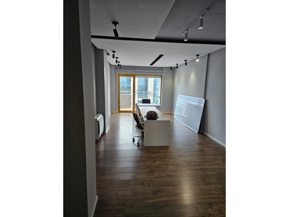 Tirane, jepet me qera apartament 3+1 Kati 11, 167 m² 300.000 € 