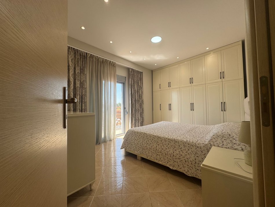 Tirane, jepet me qera apartament 2+1 , 110 m² 650 € 