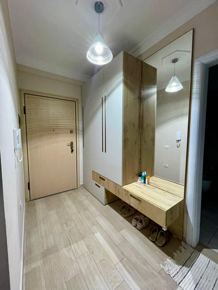 Tirane, shitet apartament 1+1+Ballkon , 75 m² 150.000 € 