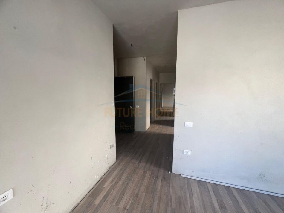 Tirane, shitet apartament 3+1 Kati 5, 168 m² 32.000.000 € 